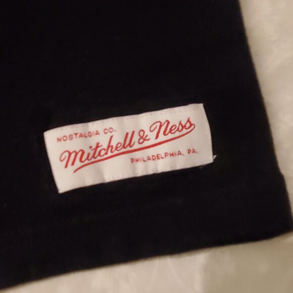 NBA Detroit Bad Boys Pistons T-Shirt - Size Medium (M) - Picture 4 of 11